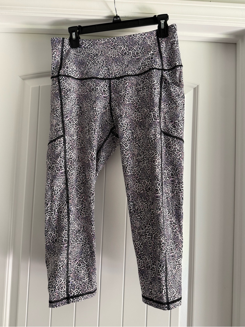 Women’s Active Cropped Leggings in Purple Leopard Print
